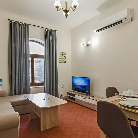 Vintage House 1 *
